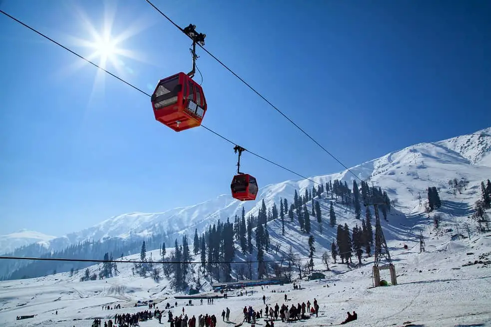 Which is better gulmarg or sonmarg in 2024