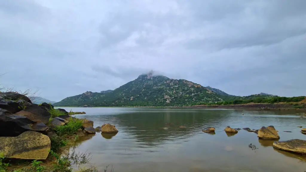 places to visit near lepakshi