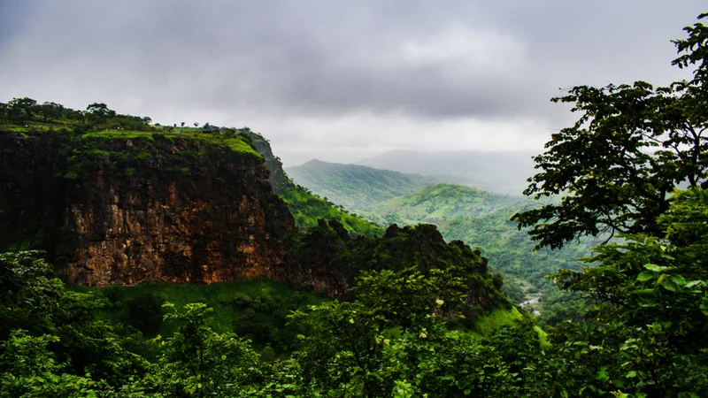 hill station near indore