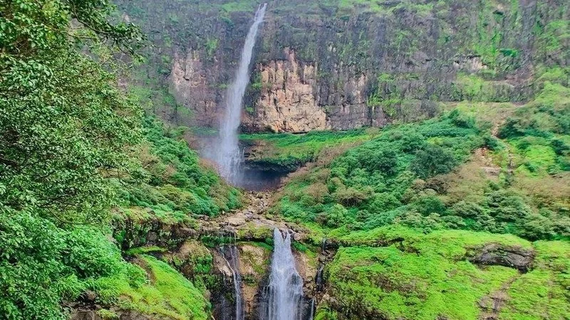 Nanemachi Waterfall